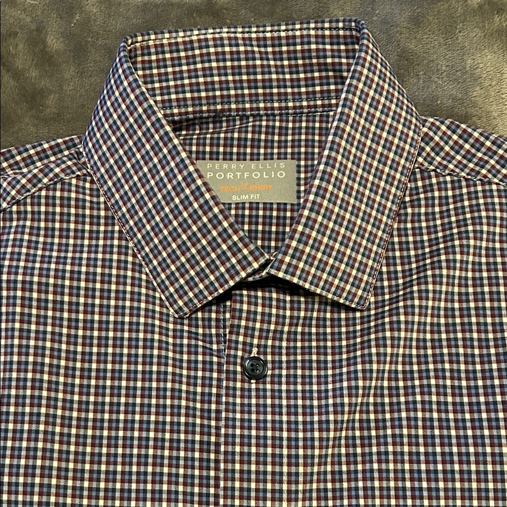 Perry Ellis Men's Plaid Button Down Shirt - Navy and Red 15 32/33